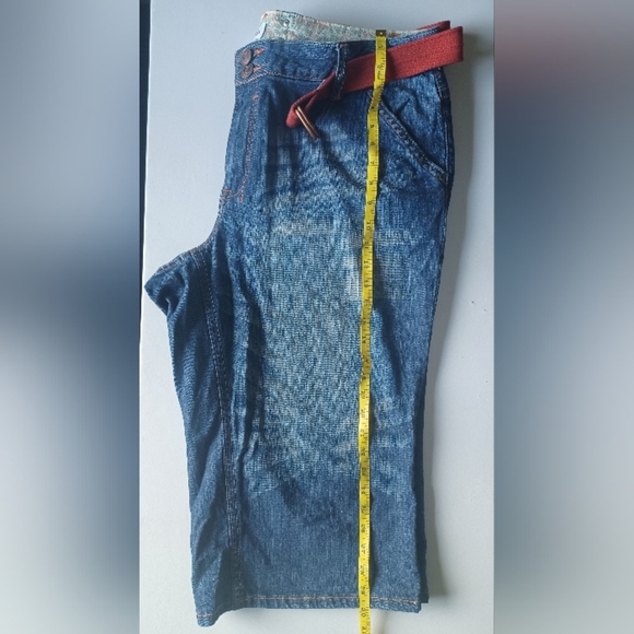 🍒 NWOT Venezia Embroidered Cropped Capri Blue Jeans with Red Belt - Picture 9 of 13
